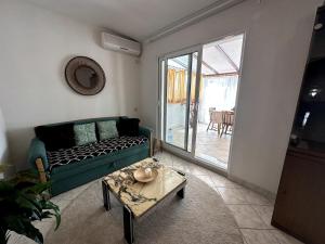 Spacious 2 Bedroom 2 Bath Flat with Large Terrace - Ubytování bez kategorie ve městě Tivat