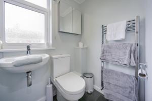 Super 5 Bedroom Family Friendly Retreat Rustington