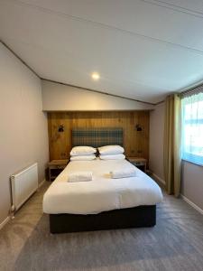 Sandy Lane 18 - Lodge with Hot Tub