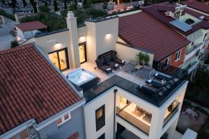 Luxury rooftop jacuzzi duplex apartment