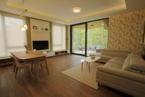 Park Residence 6 - 2 br & Parking at Tivat Center