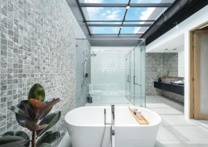 MANDLA VILLAS COLLECTION, White Anda Naiharn