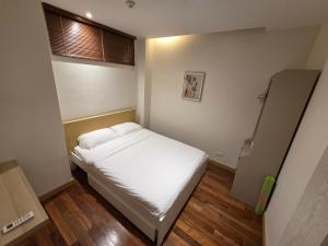 Beachside Gem with Lake, Cafes and more