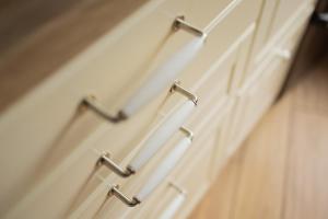 Large Two Bedroom Family APP - free parking