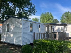 Campings Domaine Residentiel de Plein Air Escale du Perthuis : Mobile Home Confort (6 Adultes)
