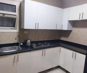 شقة مميزة ارضى بحديقة بكمبوند ذا ادريس الشيخ زايد