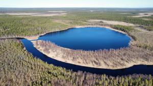 Kutulammen erämökki saunalla