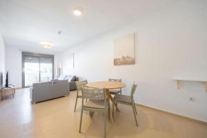 Centro con piscina y cerca de la estación de tren