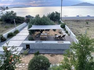 Contemporary, spacious boutique beach house
