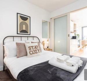 Leeds Apartment-Juliet Balcony