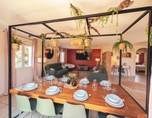Villas Au coeur des vignes, Villa Aramonie, Piscine privee : photos des chambres
