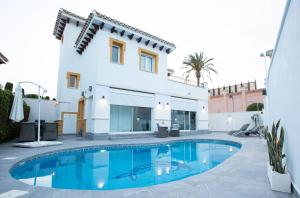 Villa Fresno with Private Pool on gated 5* Mar Menor Golf Resort - 3 Bed3 showerWC