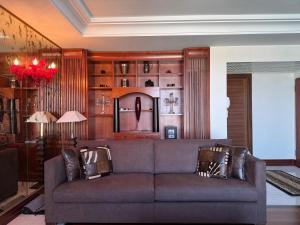 Deluxe Olivers House