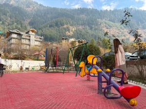 West Western Resort Manali #NearToMallRoad #Gym #Lawn #PlayingZone #PoolTable #KidsFriendly #MountainView #TableTennis #FamilyFriendly #PrivateParking