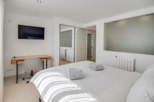 Charming 2BD Beach 500mt Wi-Fi AC Pool