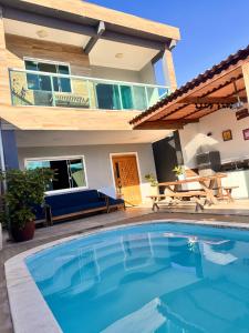 Casa com telão e Área gourmet 550 metros da praia