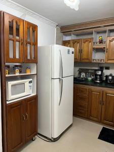 Cómoda y Amplia Casa, Ideal Para Grupos, Muy Cerca Del Estadio, Barrio La América