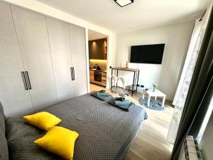 River Sight Studio - BW SIMPHONY