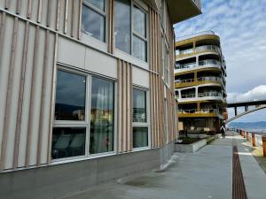 Modern studio apartment right on the dock - near downtown Bergen