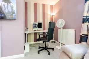 Comfortable 3-Storey House with Free Car Parking