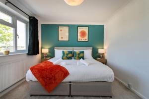 Contractor Accommodation Peterborough - 6 Bed House - Driveway Parking