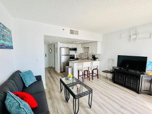 2105 Endless Views Beachfront Studio Retreat