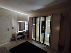 Shiny 3 Rooms Apartment