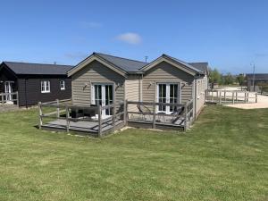 Alana Bay - a meadow lodge sleeping 4-5 - Unrated properties in Filey