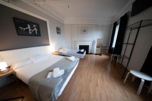 Triple Room with Shared Bathroom room in Wow Hostel Barcelona