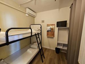 Twin Room with Bunk Beds and Shared Bathroom room in Wow Hostel Barcelona