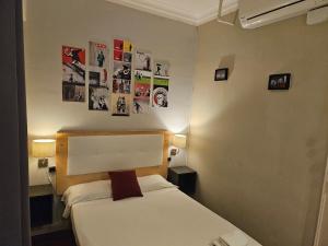 Small Double Room with Shared Bathroom room in Wow Hostel Barcelona