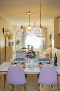 Bella Zara lux apartment with jacuzzi, grill & garden