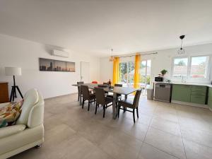 Villas Villa Santa - Piscine - Wi-Fi - Proche Ventoux - ideal Cyclistes : photos des chambres