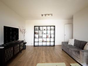 The Riverview Retro Apartment in Fulham