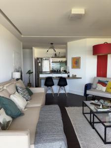 A Modern Paradise by The Seaside