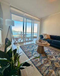 Beautiful 2 Bedroom Apartment with Ocean Views, Bloubergstrand