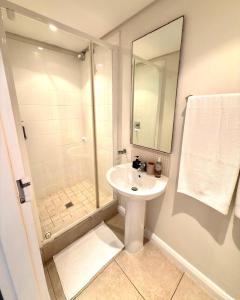 Beautiful 2 Bedroom Apartment with Ocean Views, Bloubergstrand