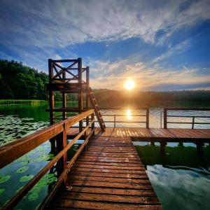 Osada Miłojeż - całoroczne Domy Premium w Borach Tucholskich, Jacuzzi pod gwiazdami