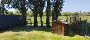 Maisons de vacances Charmante maison de campagne, avec jardin, vue riviere, 15 min Cabourg : Maison 3 Chambres