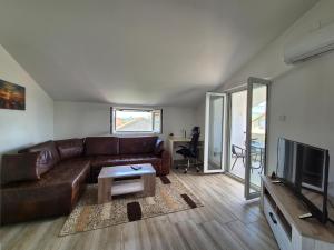 Peaceful 2BR Apt with Ultra-Fast WiFi