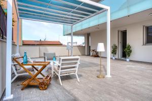 Just Urban Stays - Modern 1-BR Flat with 90 sqm Terrace - M4 Tolstoj