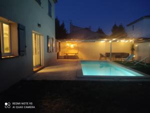 Villa T5 Les Volets Bleus, piscine, à lentrée de Cassis et de ses calanques