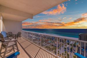 Stunning Ocean Views! Resort Beach Condo! Sleeps 8! by Dolce Vita Getaways PCB