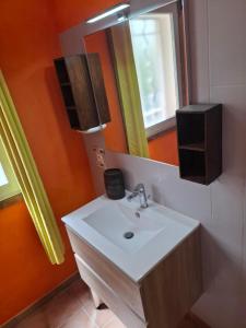 couples AMOUREUX gde propriété 4000M2 avec 2 maisons indépendantes grande piscine privée clim