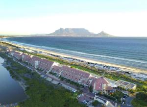 Huisie Dolphin - Newly Renovated Luxury Ocean View 3 bedroom Apartment