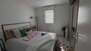 Suite Eden Spa, Apparthôtel bien être , Patio de standing barbecue - TV XL CinéSport, Lit Q-Size, Wifi, P-Gratuit en Résidence