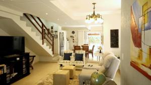 #020 Casa quase pé areia completíssima 100 m da praia de Palmas