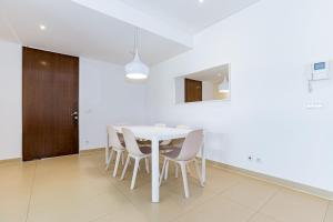 Cavalo Preto Luxury Beach Apartment by Golden Zenith