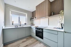 Lock 55 - Stylish Canalside Apartment