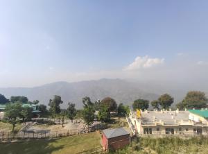 Kayde Se Valley Hotel and Resort